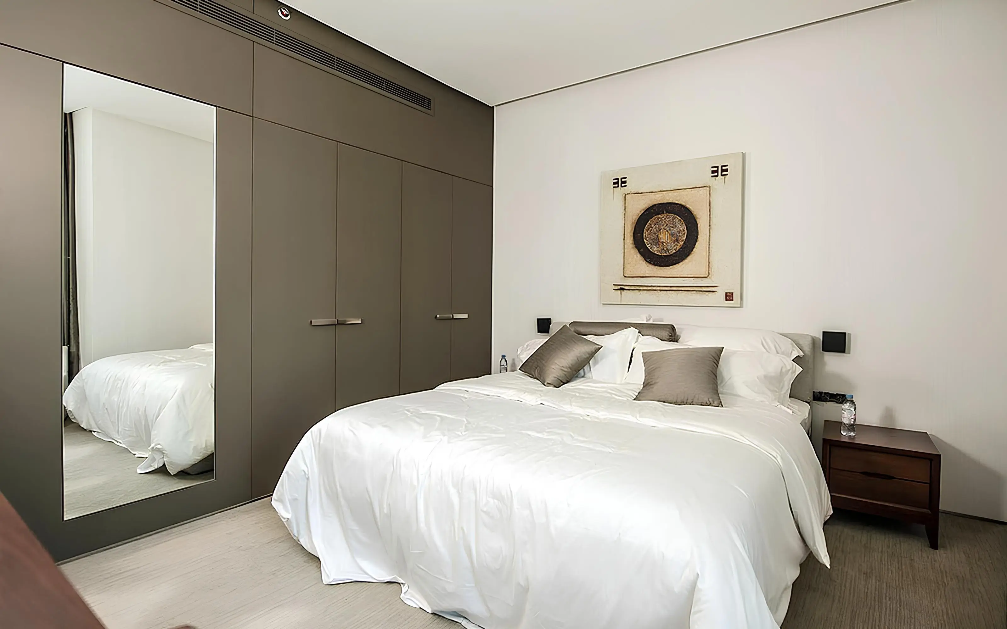 SELECT GROUP "Bay Central" in Jumeirah Beach Residence