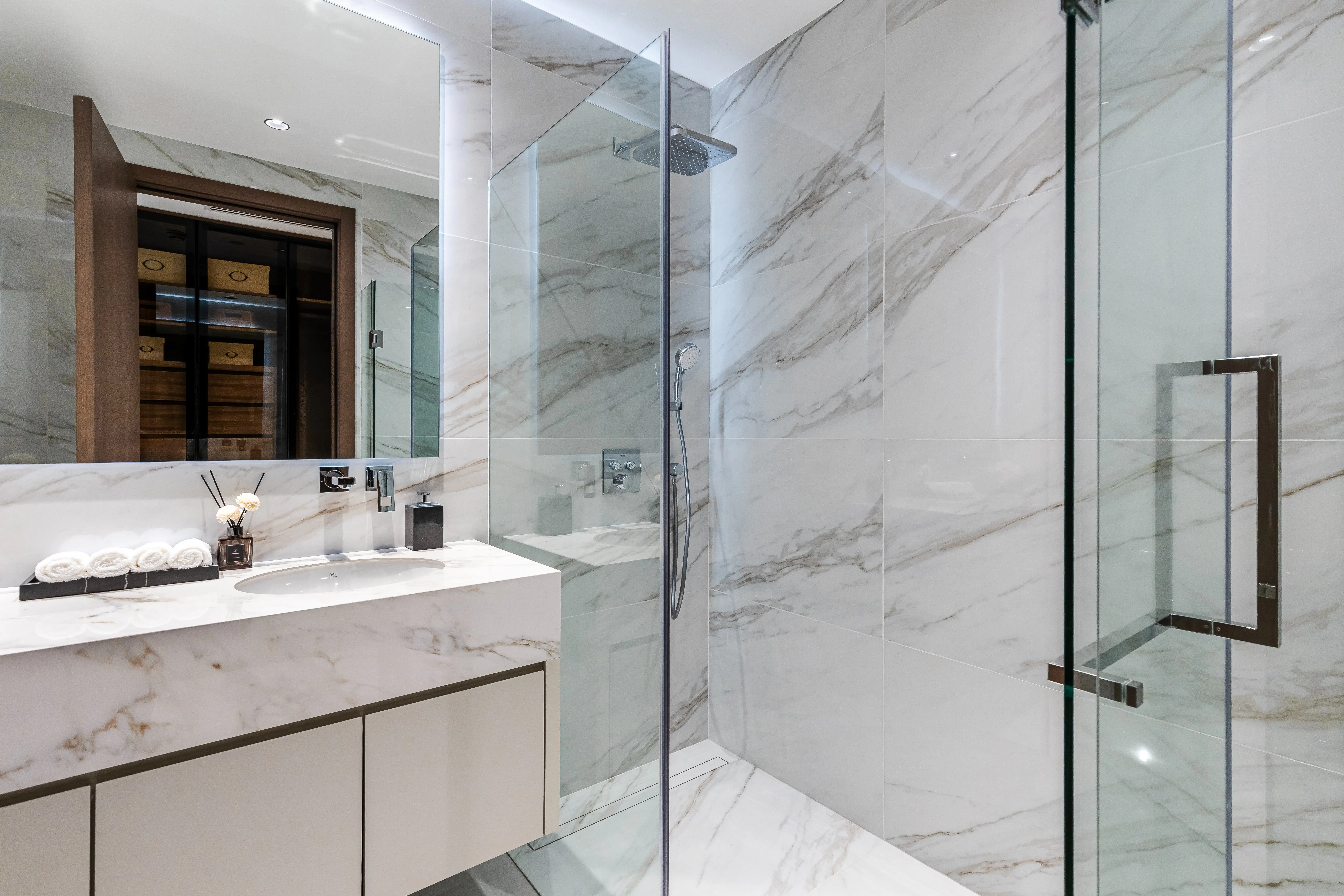 DHG PROPERTIES "Helvetia" 9