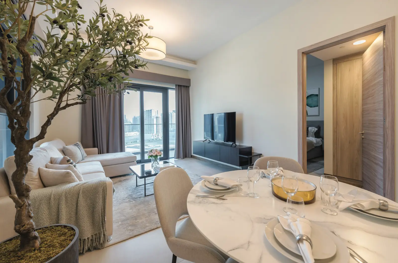 SOL PROPERTIES "SOL Bay" 4