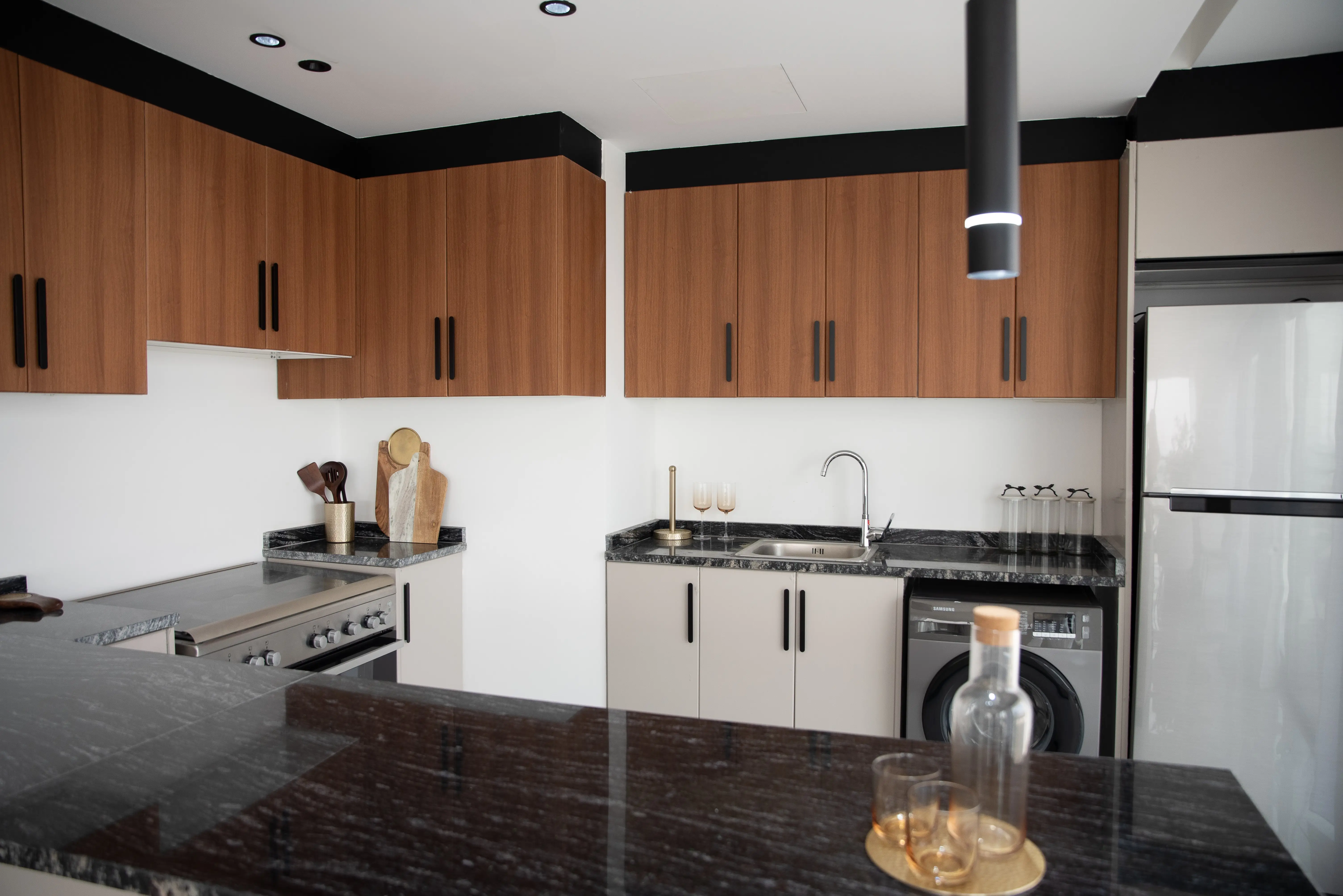 GJ PROPERTIES "Glam Residence"