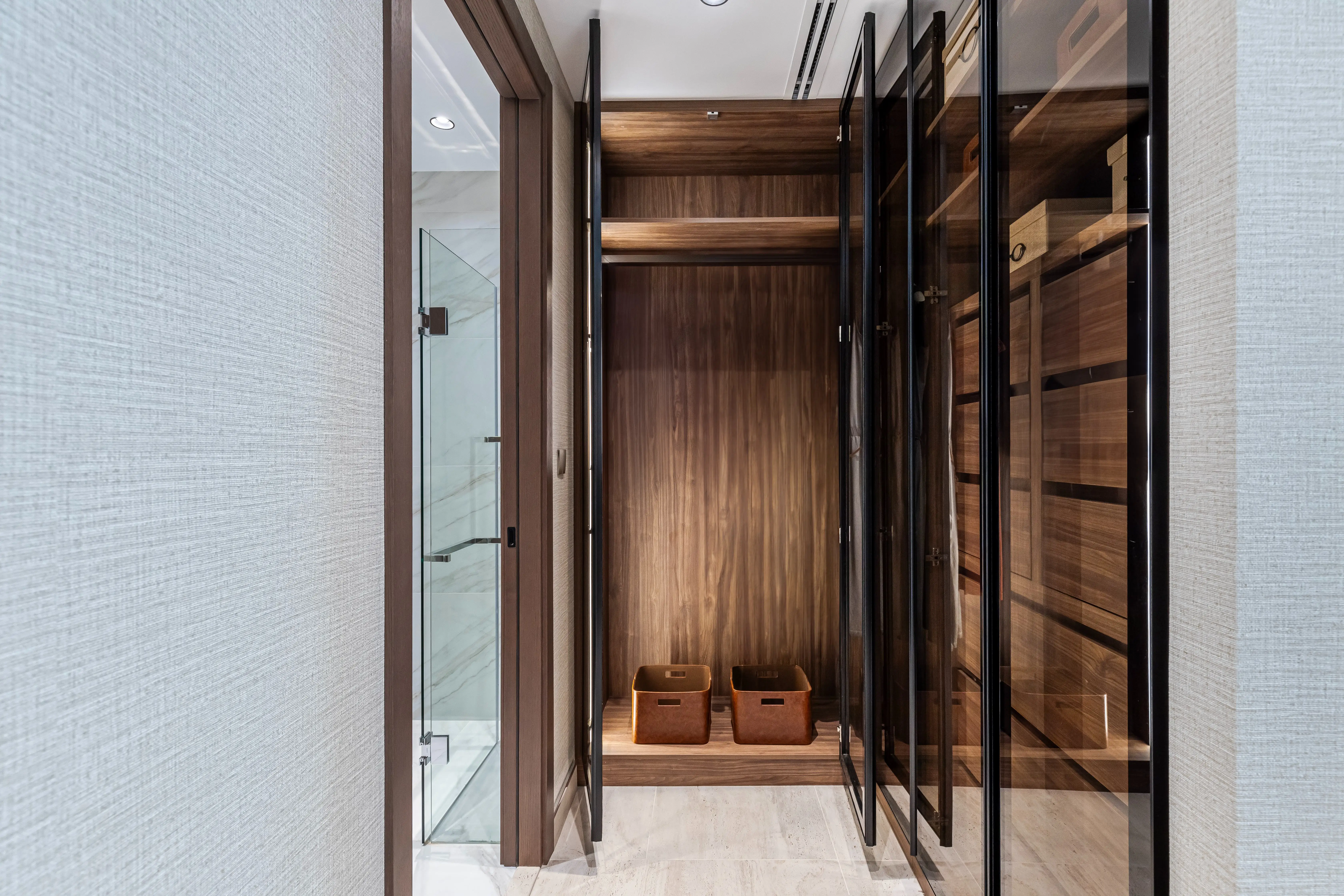 DHG PROPERTIES "Helvetia" 8