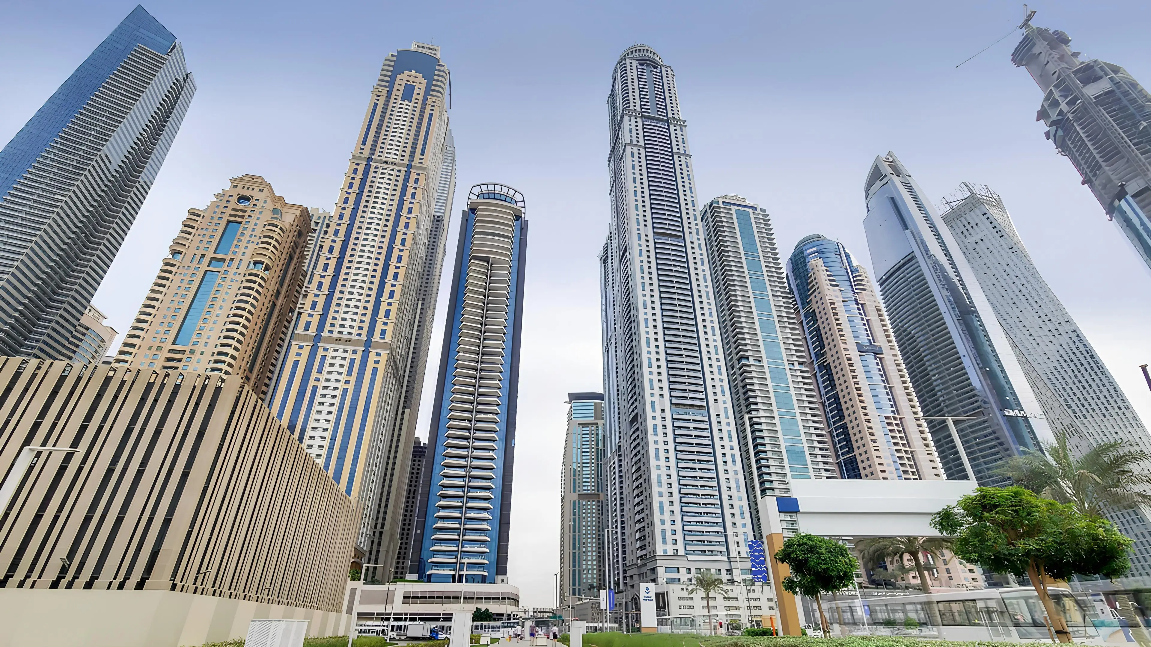 TAMEER HOLDINGS "Princess Tower" 10