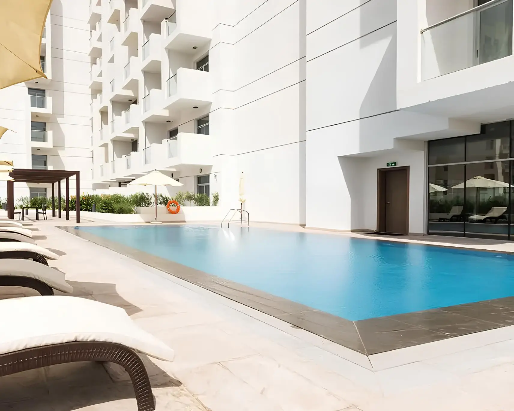 AZIZI "Candace Acacia"