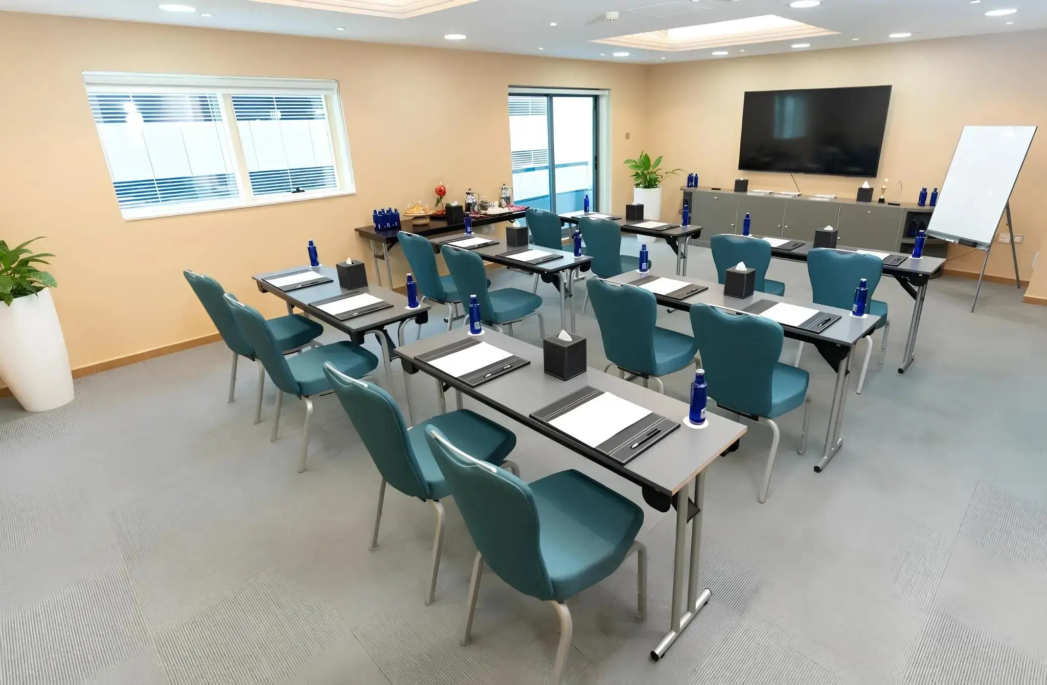 THE FIRST GROUP "First Central Hotel Suites" 4