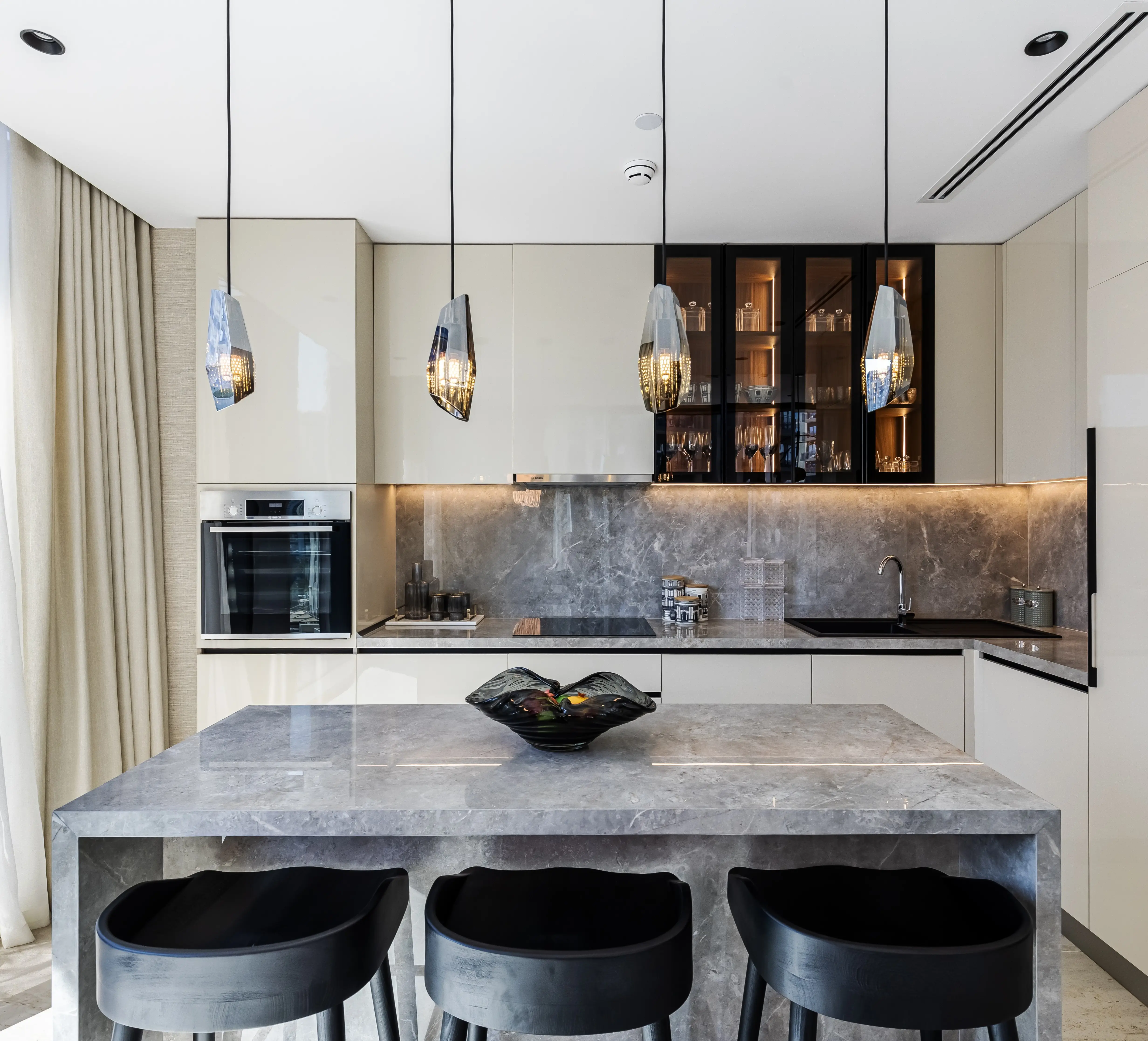 DHG PROPERTIES "Helvetia"