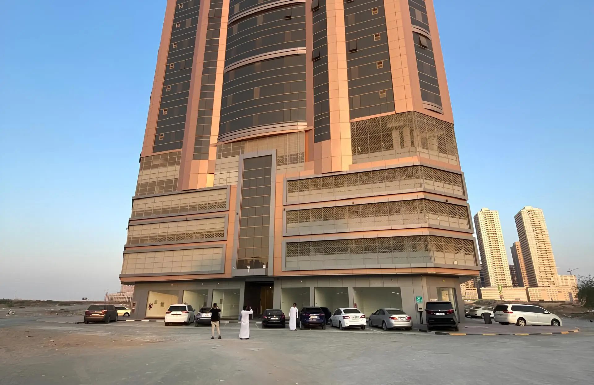 GJ PROPERTIES "Al Ghoroub Tower"