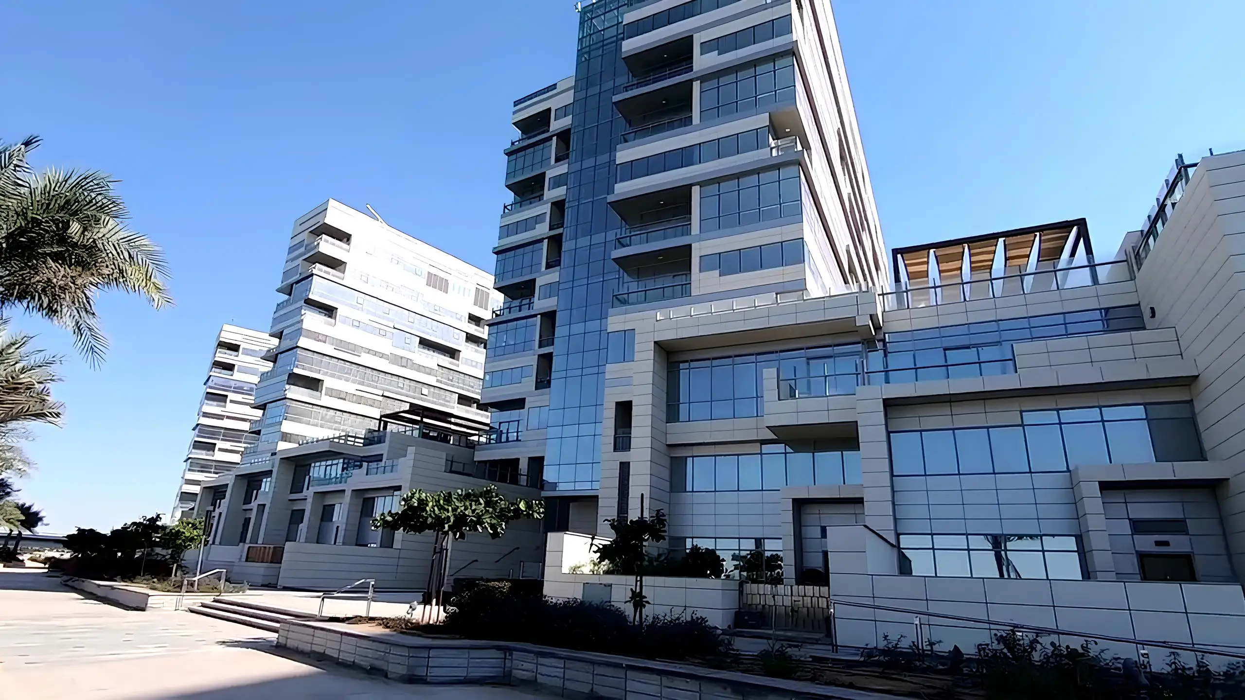 NINE YARDS "Lamar Residences"